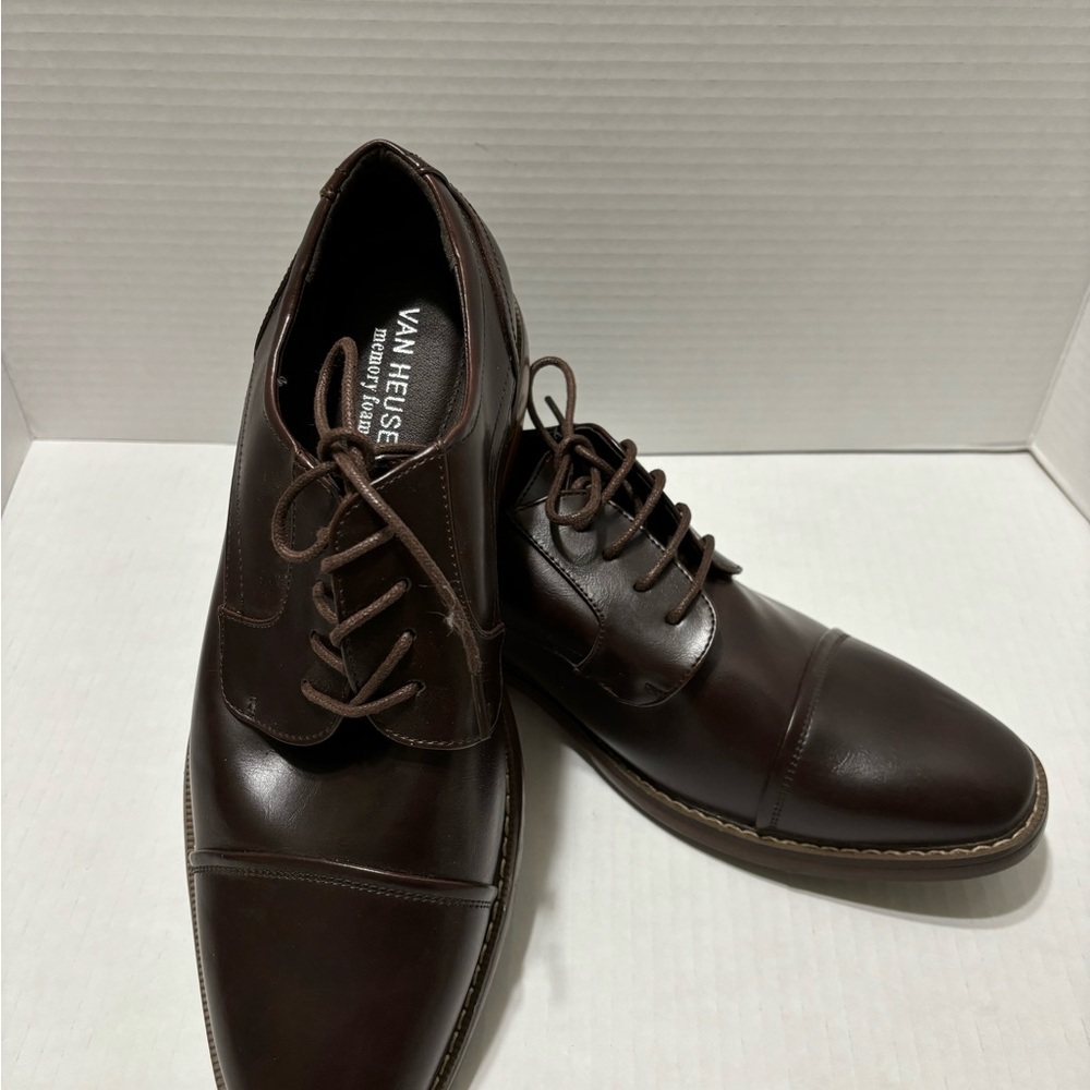 Men’s Brown Van Heusen Dress Shoes Size 9M